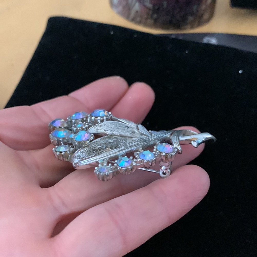 Vintage Coro brooch - Picture 4 of 8